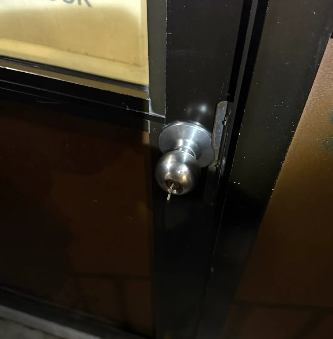 Building Front Door Lock Jammed The Key We Went To Extract The Key And Replace The Faulty Lock In Brooklyn