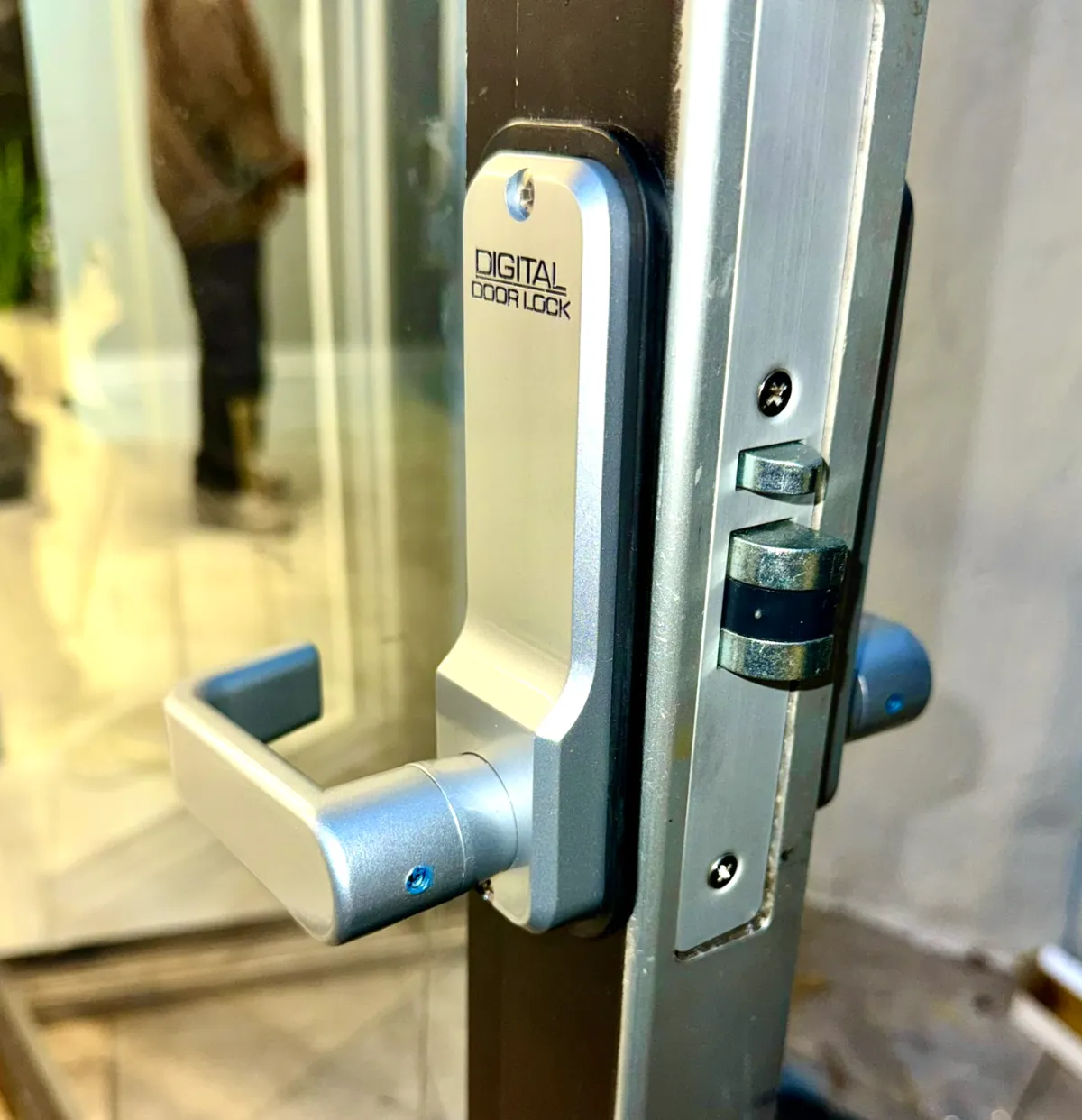 keypad lock upgraded for glass door 1